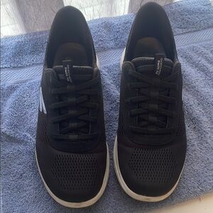 Skechers Black Sneakers with Breathable Mesh and Sleek Design